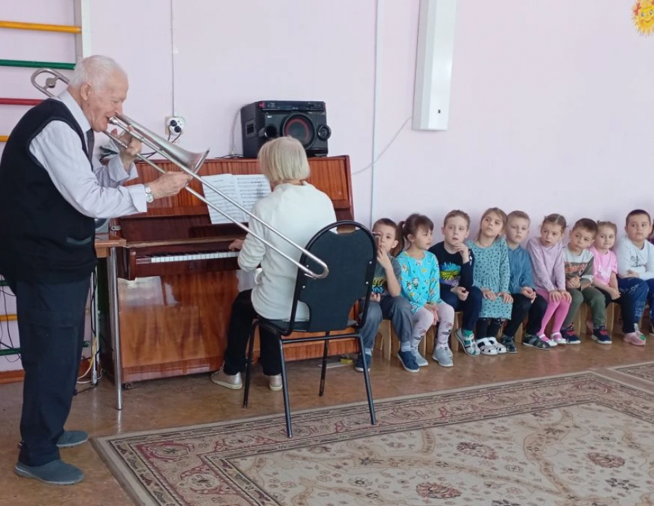 Выступление Л. Е. Чиколодкова и Г. А. Скорняковой