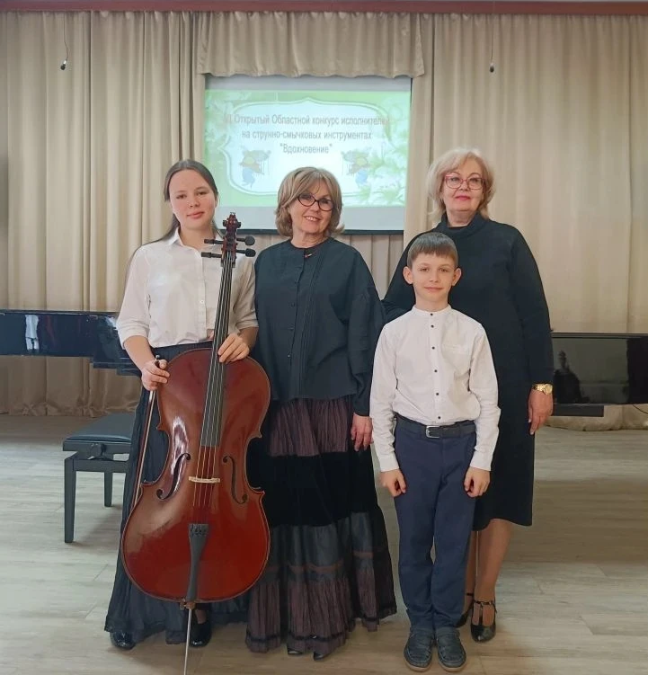 С. А. Серебрякова с воспитанниками на Областном конкурсе